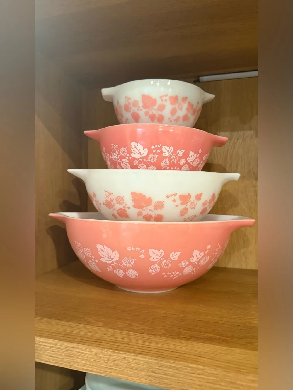 *STUNNING* Pyrex Vintage Pink Gooseberry Mixing Bowl Set 444, 443, 442 & 441